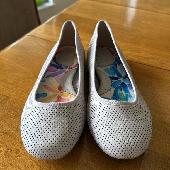 NEW Born “Julianne” flats - Picture 1 of 6